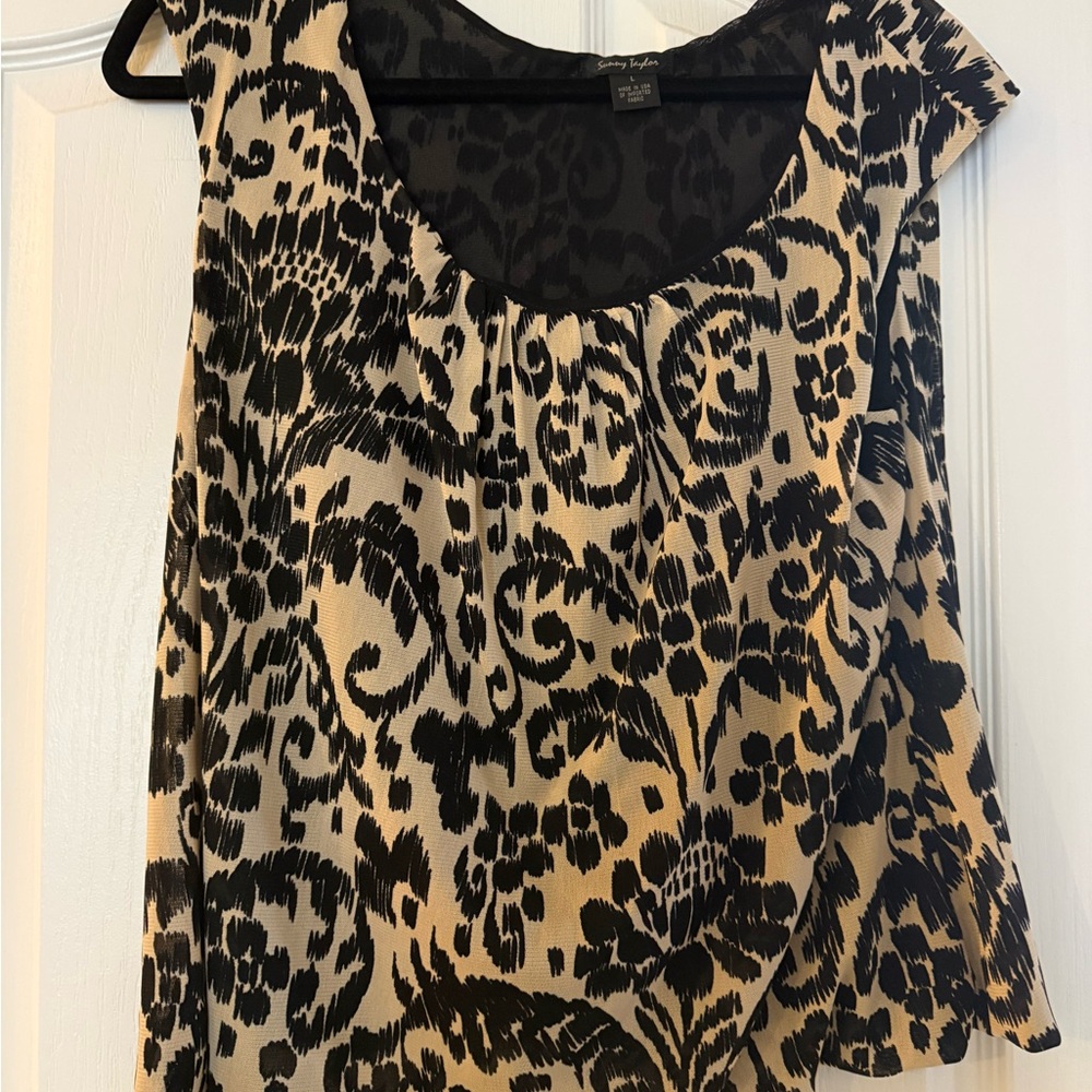 Sunny Taylor Black and Tan Patterned Blouse